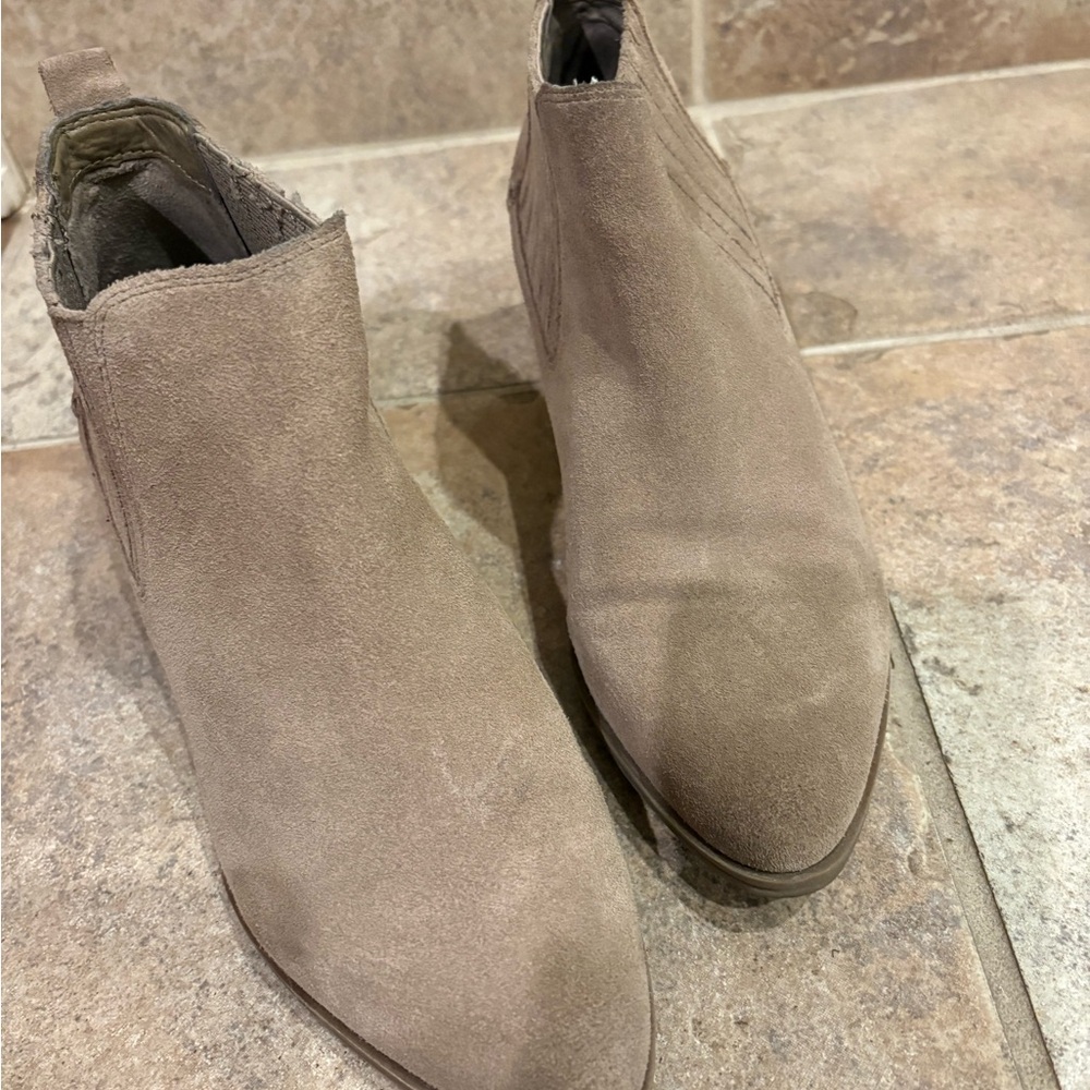 Women's Crown Vintage Tan Suede Ankle Boots